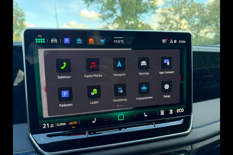 Volkswagen Tiguan 1.5 eHybrid R-Line Edition |IQ.Light |Panorama dak | Lichtmetalen Velgen 20"| Plug-in |Trekhaak| Stoelverwarming
