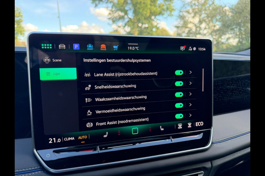 Volkswagen Tiguan 1.5 eHybrid R-Line Edition |IQ.Light |Panorama dak | Lichtmetalen Velgen 20"| Plug-in |Trekhaak| Stoelverwarming