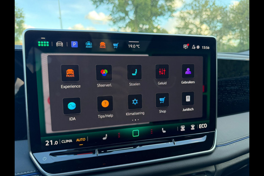 Volkswagen Tiguan 1.5 eHybrid R-Line Edition |IQ.Light |Panorama dak | Lichtmetalen Velgen 20"| Plug-in |Trekhaak| Stoelverwarming