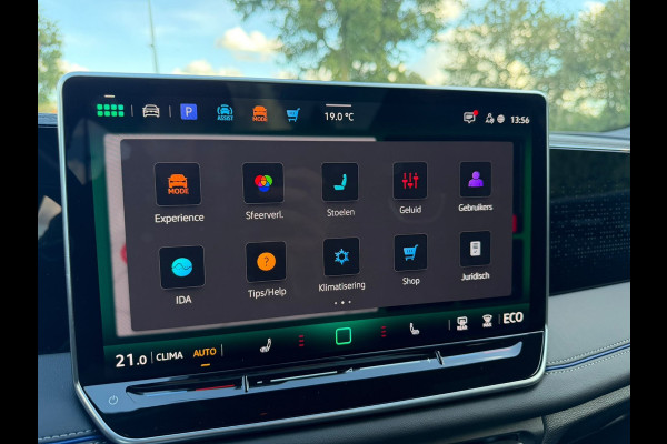 Volkswagen Tiguan 1.5 eHybrid R-Line Edition |IQ.Light |Panorama dak | Lichtmetalen Velgen 20"| Plug-in |Trekhaak| Stoelverwarming