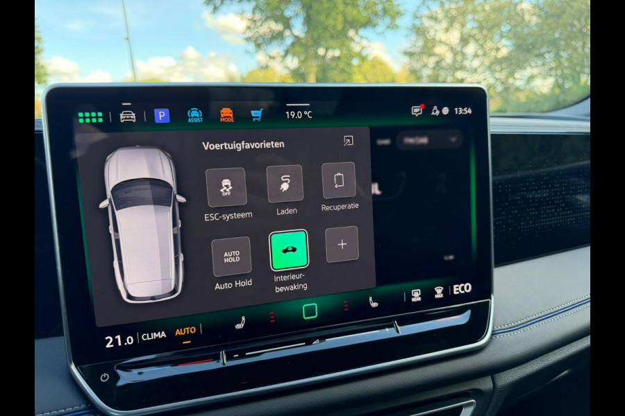 Volkswagen Tiguan 1.5 eHybrid R-Line Edition |IQ.Light |Panorama dak | Lichtmetalen Velgen 20"| Plug-in |Trekhaak| Stoelverwarming