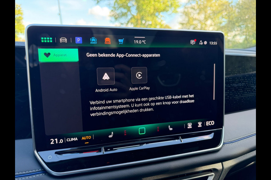 Volkswagen Tiguan 1.5 eHybrid R-Line Edition |IQ.Light |Panorama dak | Lichtmetalen Velgen 20"| Plug-in |Trekhaak| Stoelverwarming