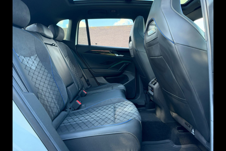Volkswagen Tiguan 1.5 eHybrid R-Line Edition |IQ.Light |Panorama dak | Lichtmetalen Velgen 20"| Plug-in |Trekhaak| Stoelverwarming