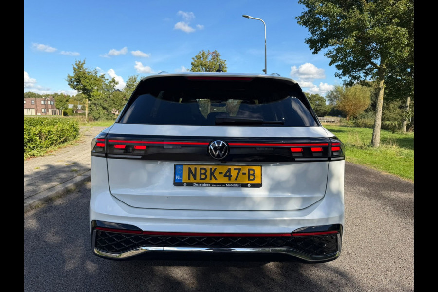 Volkswagen Tiguan 1.5 eHybrid R-Line Edition |IQ.Light |Panorama dak | Lichtmetalen Velgen 20"| Plug-in |Trekhaak| Stoelverwarming