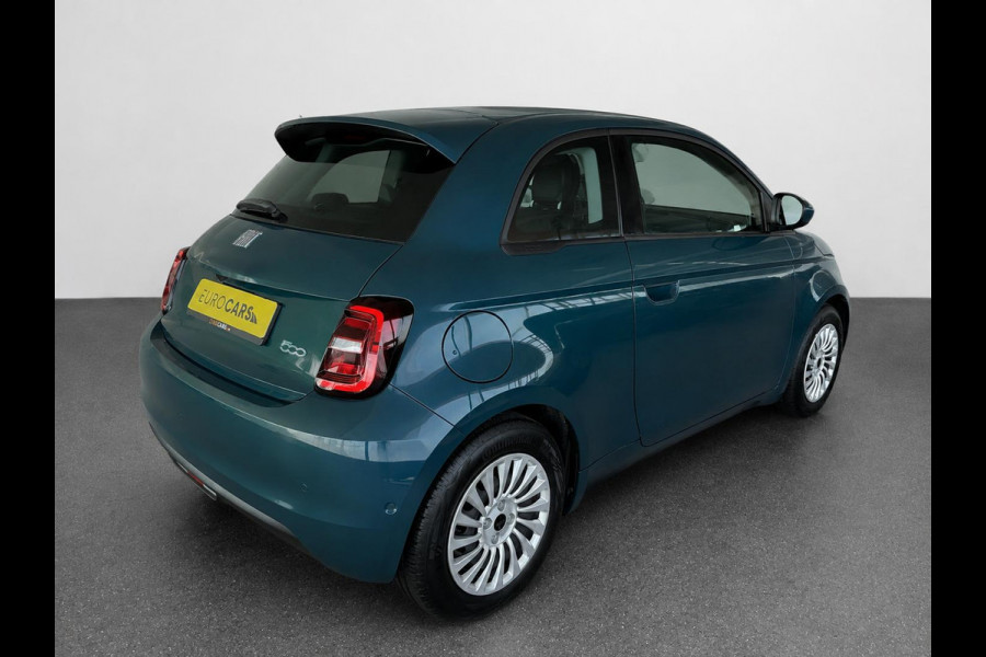 Fiat 500E 42 kWh DEMO ! Navigatie by Apple Carplay Android Auto camera Parkeersensoren rondom Dodehoekdetectie Cruise Control Stoelverwarming Keyless Entry Climate Control