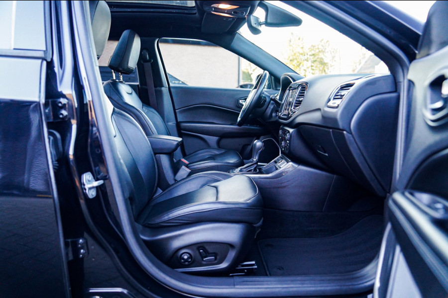 Jeep Compass 1.3T S | Panorama | Luxe Leder | Park Assist | Adaptieve Cruise LED | Achteruitrijcamera | Alpine Sound System |