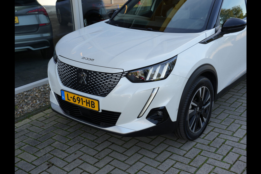 Peugeot e-2008 EV GT Pack 50 kWh SOH 95% | Panoramisch schuifdak | Apple Carplay/Android Auto | Voorstoelen verwarmd