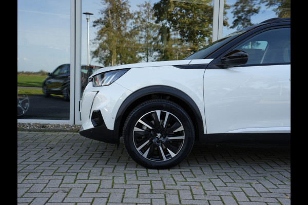Peugeot e-2008 EV GT Pack 50 kWh SOH 95% | Panoramisch schuifdak | Apple Carplay/Android Auto | Voorstoelen verwarmd