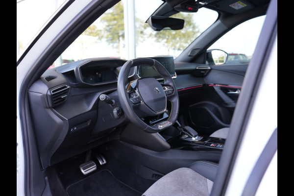 Peugeot e-2008 EV GT Pack 50 kWh SOH 95% | Panoramisch schuifdak | Apple Carplay/Android Auto | Voorstoelen verwarmd