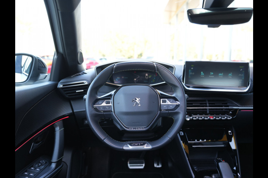 Peugeot e-2008 EV GT Pack 50 kWh SOH 95% | Panoramisch schuifdak | Apple Carplay/Android Auto | Voorstoelen verwarmd