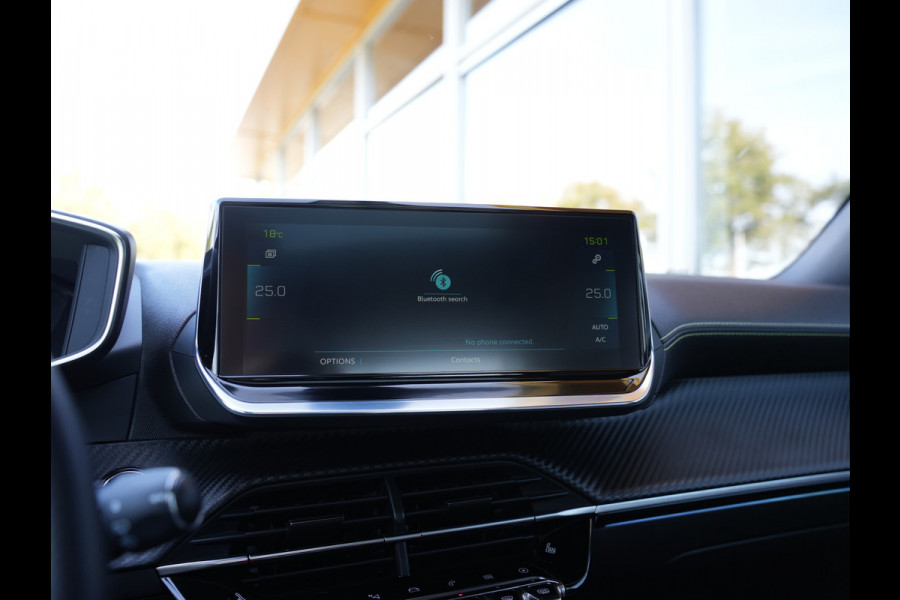 Peugeot e-2008 EV GT Pack 50 kWh SOH 95% | Panoramisch schuifdak | Apple Carplay/Android Auto | Voorstoelen verwarmd