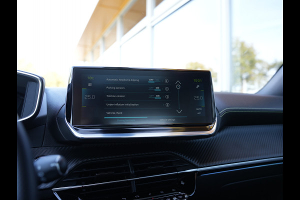 Peugeot e-2008 EV GT Pack 50 kWh SOH 95% | Panoramisch schuifdak | Apple Carplay/Android Auto | Voorstoelen verwarmd