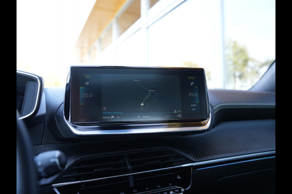 Peugeot e-2008 EV GT Pack 50 kWh SOH 95% | Panoramisch schuifdak | Apple Carplay/Android Auto | Voorstoelen verwarmd