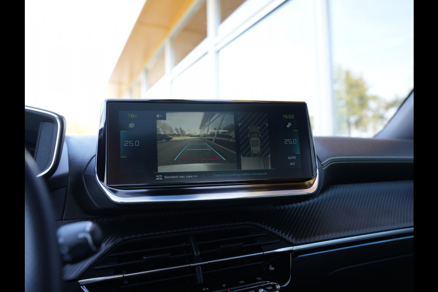 Peugeot e-2008 EV GT Pack 50 kWh SOH 95% | Panoramisch schuifdak | Apple Carplay/Android Auto | Voorstoelen verwarmd