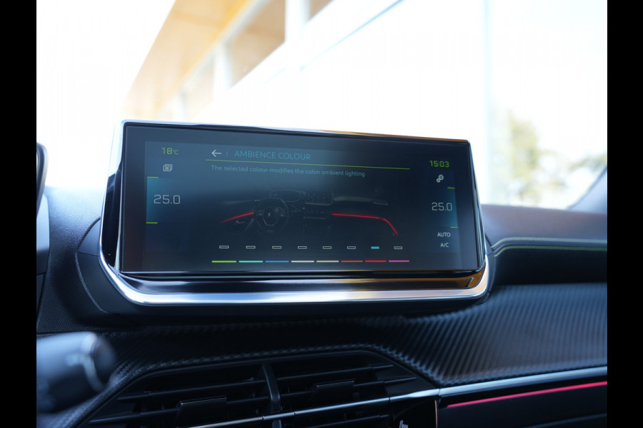 Peugeot e-2008 EV GT Pack 50 kWh SOH 95% | Panoramisch schuifdak | Apple Carplay/Android Auto | Voorstoelen verwarmd