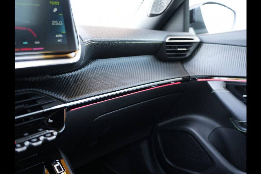 Peugeot e-2008 EV GT Pack 50 kWh SOH 95% | Panoramisch schuifdak | Apple Carplay/Android Auto | Voorstoelen verwarmd