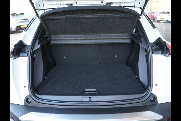 Peugeot e-2008 EV GT Pack 50 kWh SOH 95% | Panoramisch schuifdak | Apple Carplay/Android Auto | Voorstoelen verwarmd