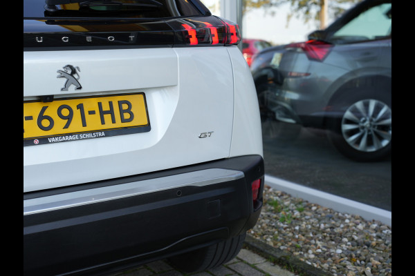 Peugeot e-2008 EV GT Pack 50 kWh SOH 95% | Panoramisch schuifdak | Apple Carplay/Android Auto | Voorstoelen verwarmd