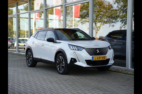 Peugeot e-2008 EV GT Pack 50 kWh SOH 95% | Panoramisch schuifdak | Apple Carplay/Android Auto | Voorstoelen verwarmd