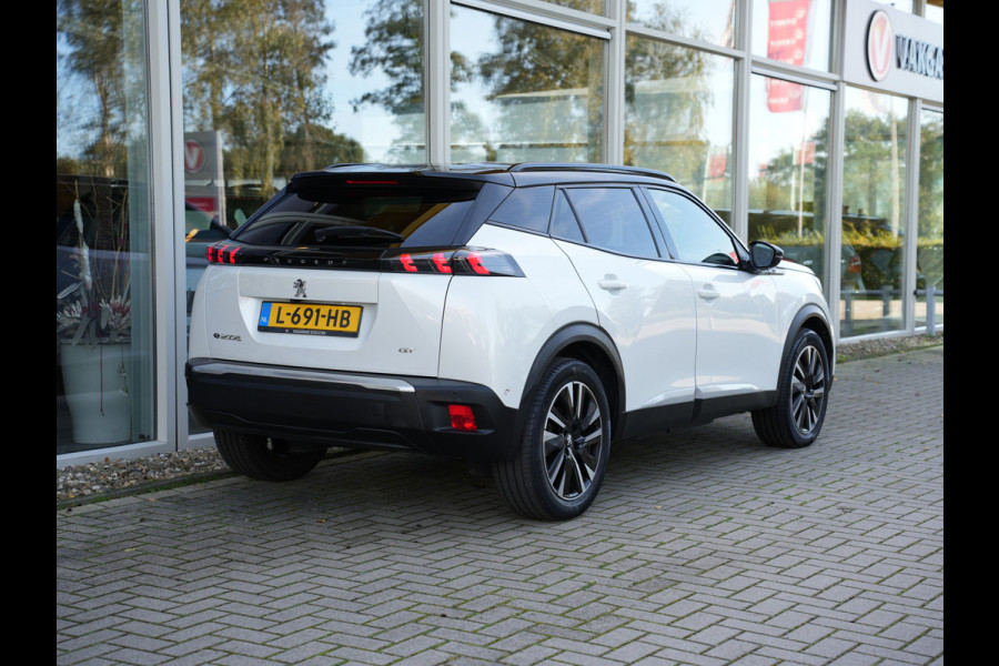 Peugeot e-2008 EV GT Pack 50 kWh SOH 95% | Panoramisch schuifdak | Apple Carplay/Android Auto | Voorstoelen verwarmd