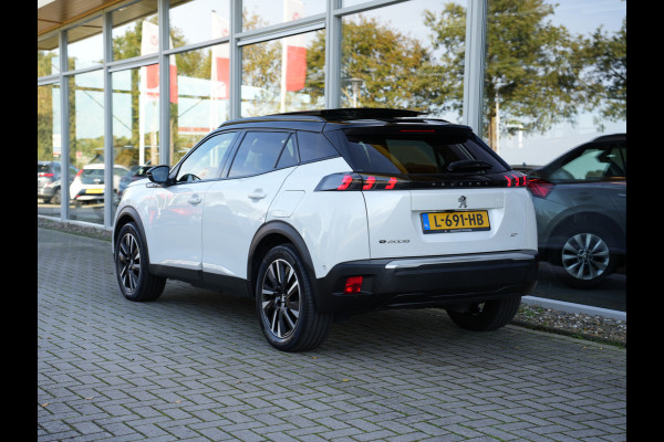Peugeot e-2008 EV GT Pack 50 kWh SOH 95% | Panoramisch schuifdak | Apple Carplay/Android Auto | Voorstoelen verwarmd