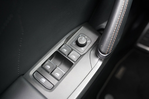 CUPRA Leon 1.4 e-Hybrid VZ Adrenaline | Prijs rijklaar incl. 12 mnd garantie | Stoel/Stuur verwarming Pdc Lmv Climate Carplay