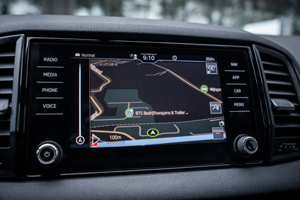 Škoda Karoq 1.5 TSI ACT Sportline Business | Autom. | Navi | PDC | Cruise | LED