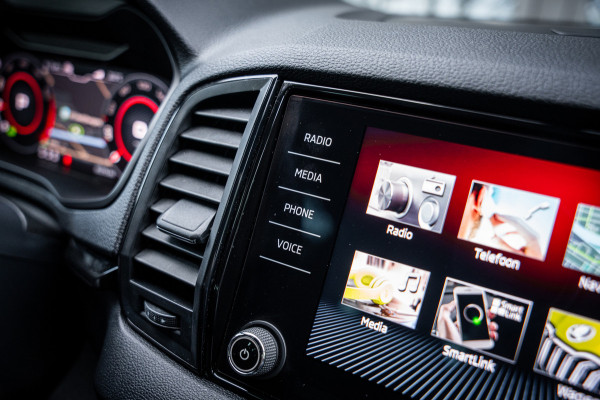 Škoda Karoq 1.5 TSI ACT Sportline Business | Autom. | Navi | PDC | Cruise | LED