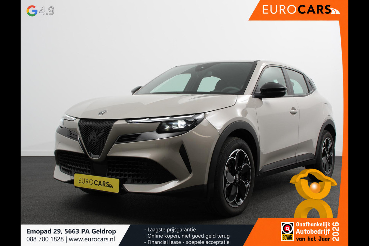 Alfa Romeo junior Elettrica Automaat 156PK Adaptieve Cruise Control LMV 18 inch Full Led Matrix Parkeer sensoren Navigatie Apple Carplay / Android auto  Climate Control