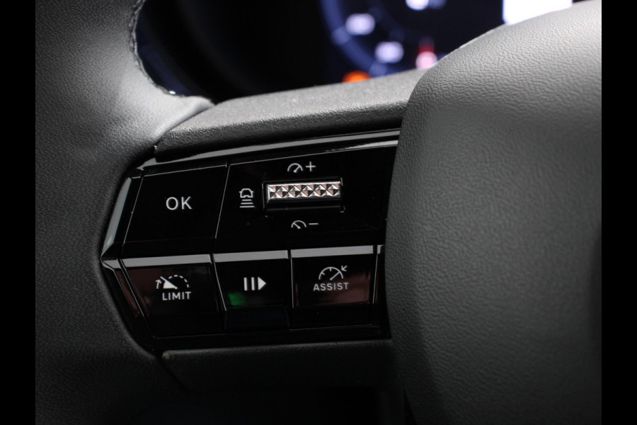Alfa Romeo junior Elettrica Automaat 156PK Adaptieve Cruise Control LMV 18 inch Full Led Matrix Parkeer sensoren Navigatie Apple Carplay / Android auto  Climate Control
