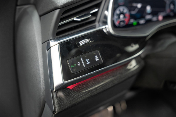 Audi Q8 50 TDI S-Line *BTW* FULL OPTION*LUCHTVERING*RS-ZETELS*TREKHAAK*