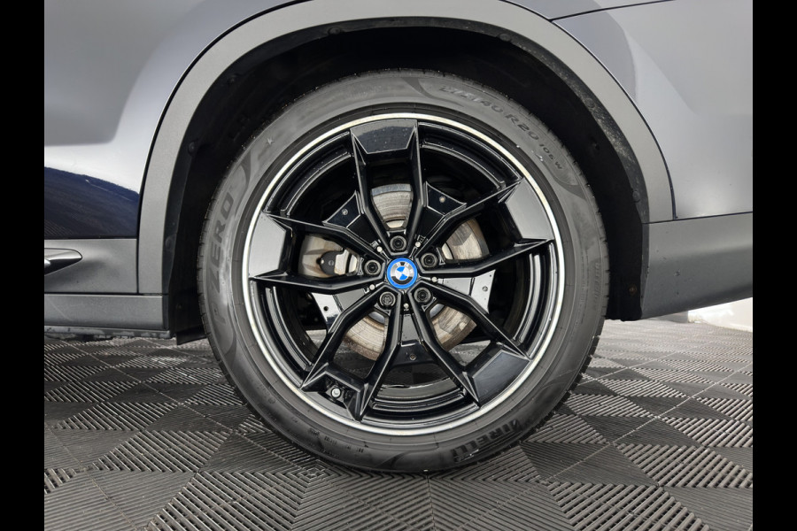 BMW iX3 High Executive 80 kWh [3-Fase-11kW] {SoH-99%} (INCL-BTW) Aut. *PANO | LEATHER | HARMAN/KARDON | ADAPTIVE-CRUISE | FULL-LED | BLINDSPOT | MEMORY-PACK | DIGI-COCKPIT | HEATED-SPORTSEATS | KEYLESS | CAMERA | DAB+ | TOWBAR | HEAD-UP | 20''AL