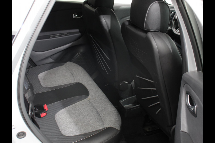 Renault Captur 1.3 TCe Intens Automaat Climate control, Navigatiesysteem, Achteruitrijcamera LM velgen Trekhaak