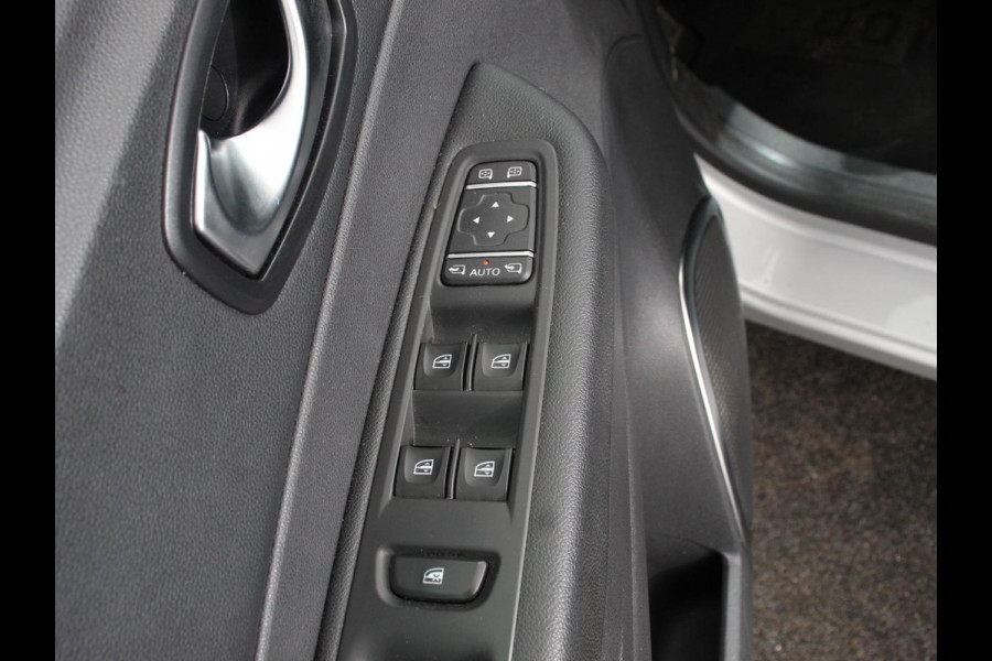 Renault Captur 1.3 TCe Intens Automaat Climate control, Navigatiesysteem, Achteruitrijcamera LM velgen Trekhaak