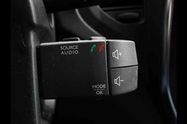 Renault Captur 1.3 TCe Intens Automaat Climate control, Navigatiesysteem, Achteruitrijcamera LM velgen Trekhaak