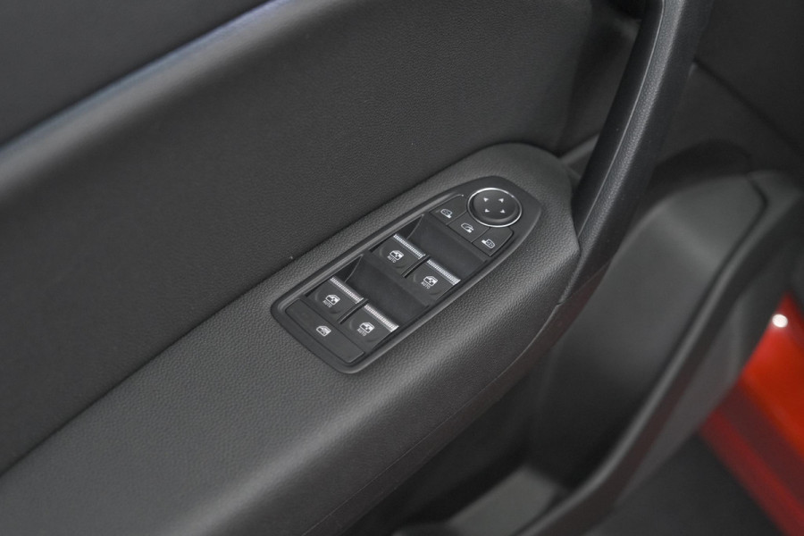 Renault Captur TCe 90 Intens | Navigatie | Camera | Parkeersensoren voor + achter | Apple Carplay