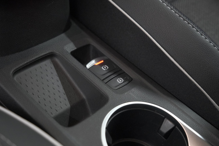 Renault Captur TCe 90 Intens | Navigatie | Camera | Parkeersensoren voor + achter | Apple Carplay