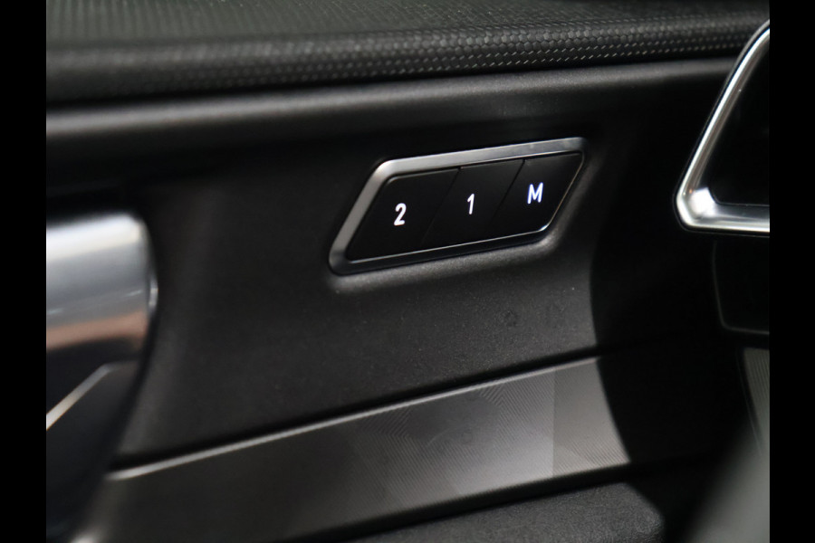 Lynk & Co 01 1.5 [SCHUIFKANTELDAK, TREKHAAK, APPLE CARPLAY, ANDROID, ADAPTIVE CRUISE CONTROL, STOELVERWARMING, MEMORY SEATS, CAMERA, DIGITAL DASH, INFINITY SOUND SYSTEM, DRAADLOOS OPLADEN, ELEKTRISCHE ACHTERK