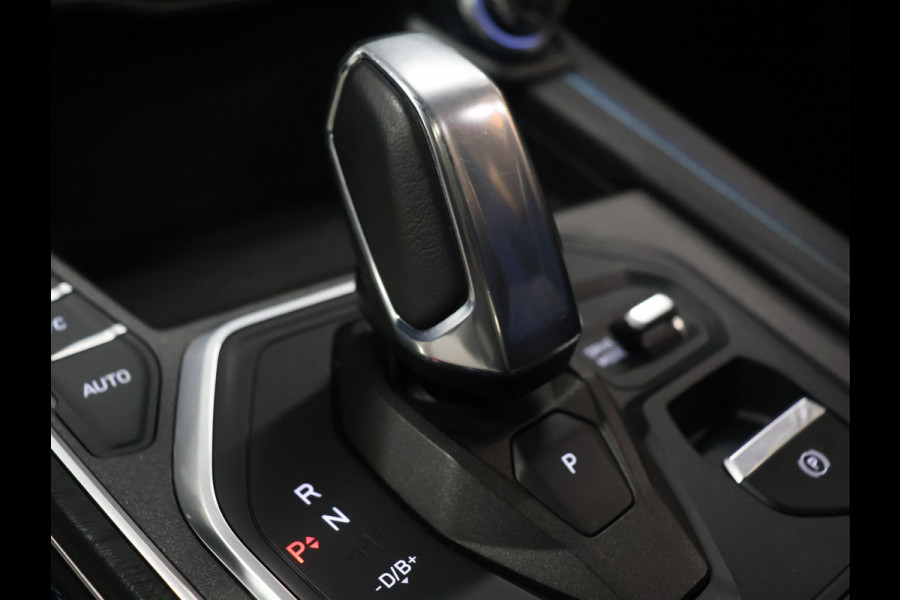 Lynk & Co 01 1.5 [SCHUIFKANTELDAK, TREKHAAK, APPLE CARPLAY, ANDROID, ADAPTIVE CRUISE CONTROL, STOELVERWARMING, MEMORY SEATS, CAMERA, DIGITAL DASH, INFINITY SOUND SYSTEM, DRAADLOOS OPLADEN, ELEKTRISCHE ACHTERK