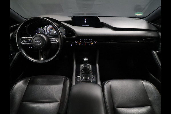 Mazda 3 2.0 e-SkyActiv-G M Hybrid 122 Comfort met Bose [APAPTIVE CRUISE CONTROL, APPLE CARPLAY, ANDROID, BOSE SOUND SYSTEM, MEMORY SEATS, STOELVERWARMING STUUR VERWARMING, CAMERA, PDC V+A, BLUETOOTH, LEDER, LED, ELEKTRISCHE ACHTERKLEP, NAVIGATIE,