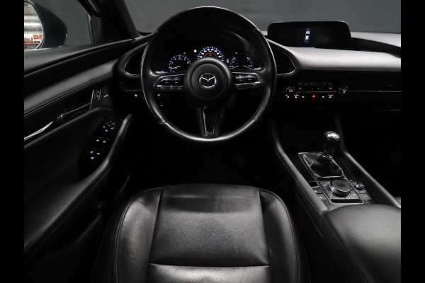 Mazda 3 2.0 e-SkyActiv-G M Hybrid 122 Comfort met Bose [APAPTIVE CRUISE CONTROL, APPLE CARPLAY, ANDROID, BOSE SOUND SYSTEM, MEMORY SEATS, STOELVERWARMING STUUR VERWARMING, CAMERA, PDC V+A, BLUETOOTH, LEDER, LED, ELEKTRISCHE ACHTERKLEP, NAVIGATIE,