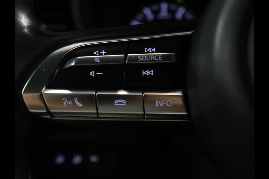 Mazda 3 2.0 e-SkyActiv-G M Hybrid 122 Comfort met Bose [APAPTIVE CRUISE CONTROL, APPLE CARPLAY, ANDROID, BOSE SOUND SYSTEM, MEMORY SEATS, STOELVERWARMING STUUR VERWARMING, CAMERA, PDC V+A, BLUETOOTH, LEDER, LED, ELEKTRISCHE ACHTERKLEP, NAVIGATIE,