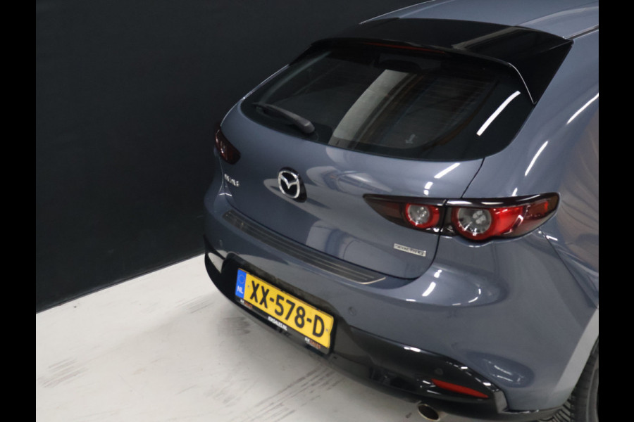 Mazda 3 2.0 e-SkyActiv-G M Hybrid 122 Comfort met Bose [APAPTIVE CRUISE CONTROL, APPLE CARPLAY, ANDROID, BOSE SOUND SYSTEM, MEMORY SEATS, STOELVERWARMING STUUR VERWARMING, CAMERA, PDC V+A, BLUETOOTH, LEDER, LED, ELEKTRISCHE ACHTERKLEP, NAVIGATIE,