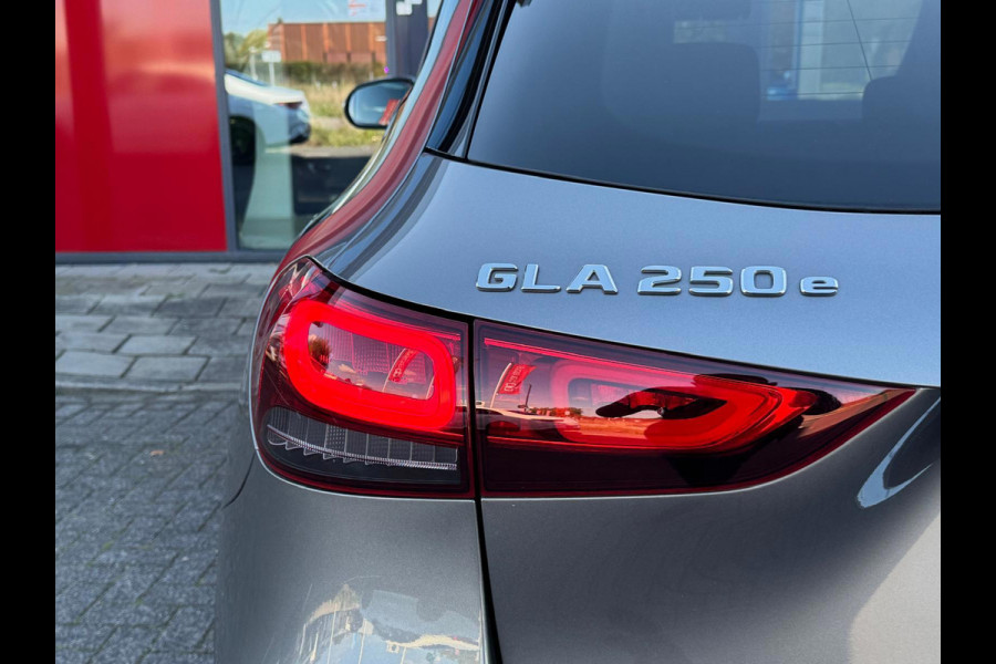 Mercedes-Benz GLA 250 e AMG Line | Panorama | Camera | Parksens | Sfeerverlichting | Carplay | Keyless | BTW Auto