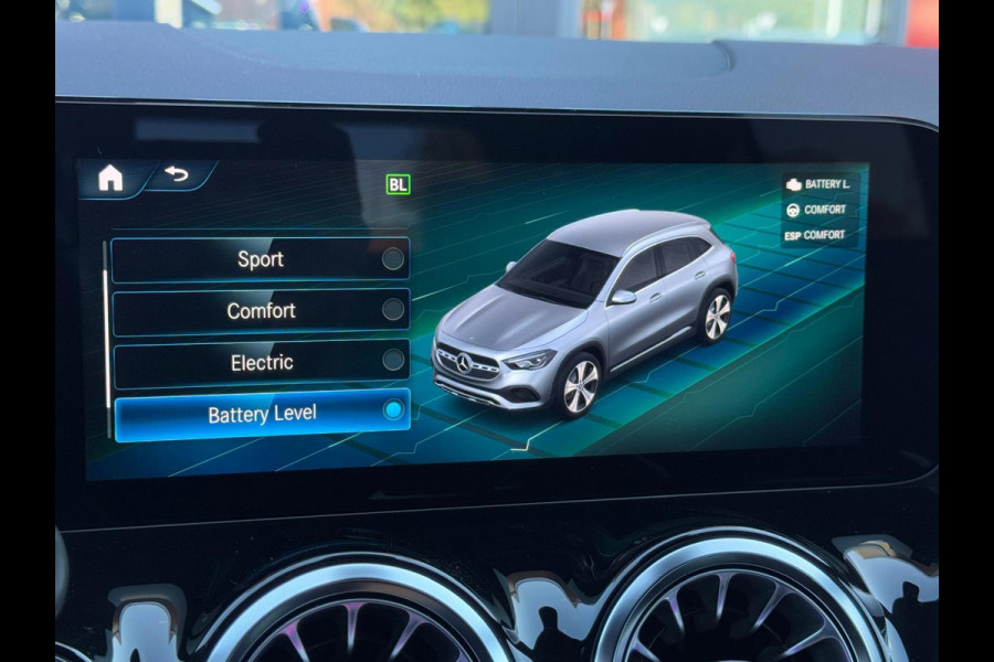 Mercedes-Benz GLA 250 e AMG Line | Panorama | Camera | Parksens | Sfeerverlichting | Carplay | Keyless | BTW Auto