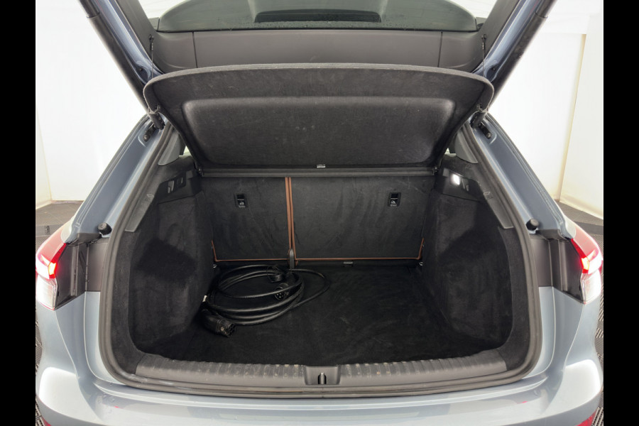 Audi Q4 e-tron 35 Launch edition Advanced Plus 55 kWh (INCL-BTW) Aut. *HEAT-PUMP | PANO | LEATHER | ADAPTIVE-CRUISE | MATRIX-LED | KEYLESS | SONOS-SOUND |  DIGI-COCKPIT | DAB | CARPLAY | HEATED-SPORTSEATS | CRUISE | 19''ALU*