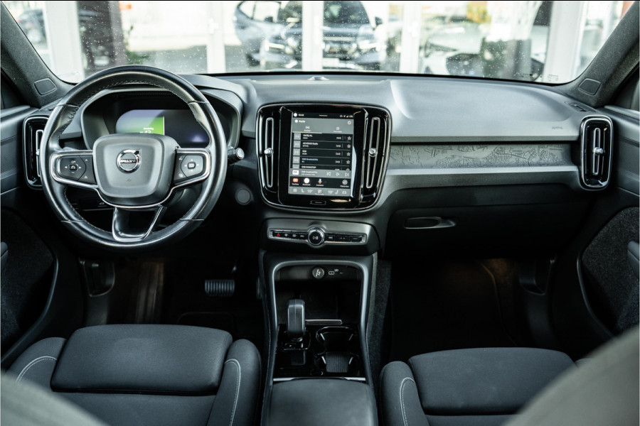 Volvo XC40 Recharge Core | 70 KWH | AppleCar/Android | Camera | 19"LMV | Eerste eigenaar | Zwarte hemel