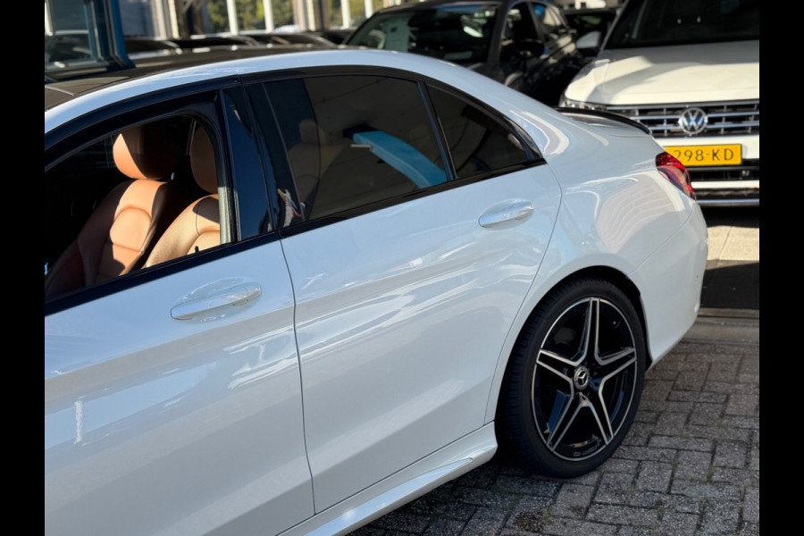 Mercedes-Benz C-Klasse 180 Premium Pack 2019 AUT PANO FULL!