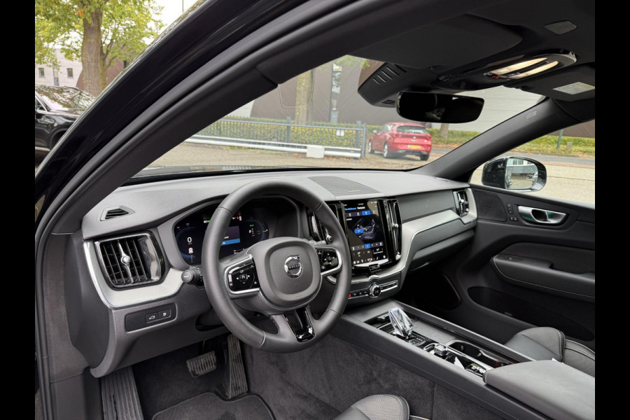 Volvo XC60 2.0 T6 Plug-in hybrid AWD Plus Black Edition SOH 100% | HARMAN KARDON| PANO| CAMERA | STOEL + STUURVERWARMING| PILOT ASSIST| MEMORY STOELEN| ACHTERBANK VERWARMD|
