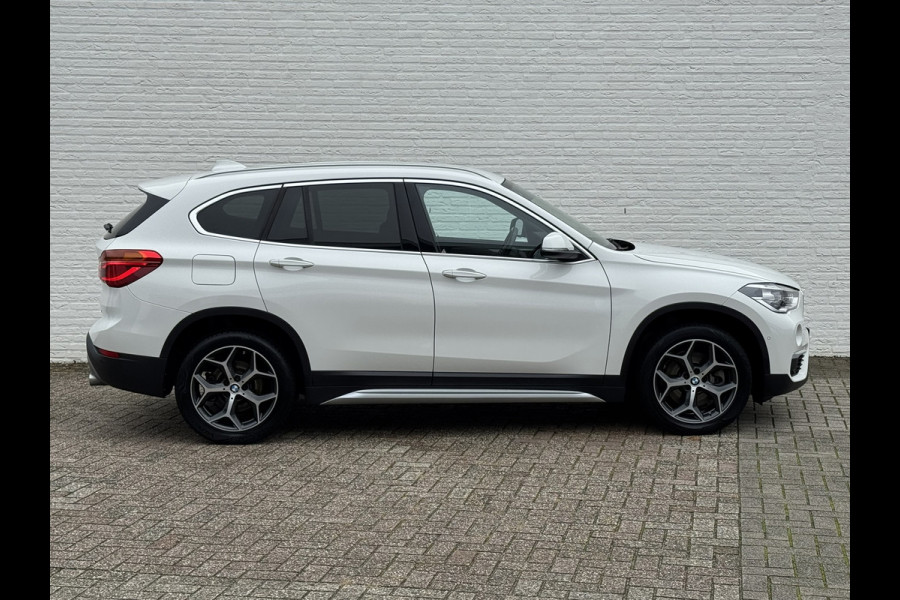 BMW X1 SDrive20i High Executive M sport interieur Sfeer verlichting Led Pdc voor+achter